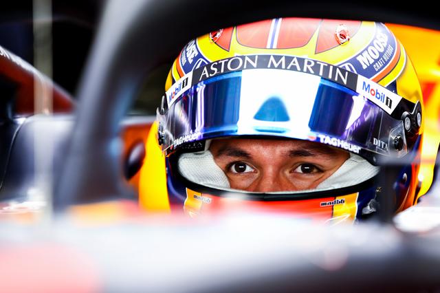 画像: 予選6番手のアレクサンダー・アルボン(レッドブル・ホンダ)。予選Q3でミディアムタイヤを装着するなど意欲的な動きを見せる。