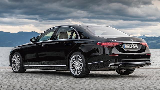 画像: 2021年2月に日本上陸が予定されているS500 4マティック(435ps)。ほかに330psの400dも導入される。