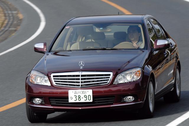 画像: 俊敏な走りを強調するメルセデス・ベンツC250 エレガンス。それでも滑らかで心地良い乗り味を実現するのはさすが。