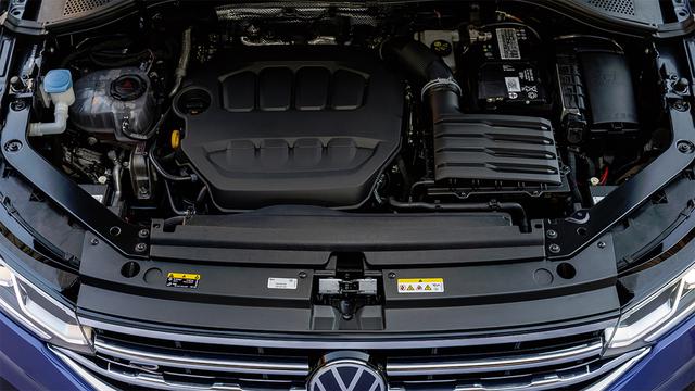 画像: 2L直4ガソリンターボエンジンは基本的にゴルフGTIと同じだが、チューニングにより65psアップの320psを発生する。