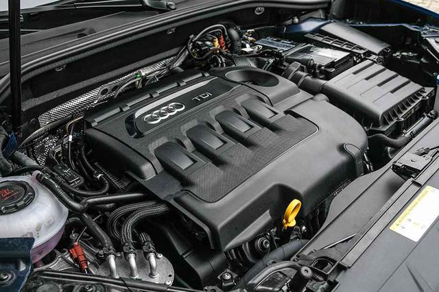 画像: Q2 35 TDI sportに搭載される2.0 TDIクリーンディーゼルターボエンジン。