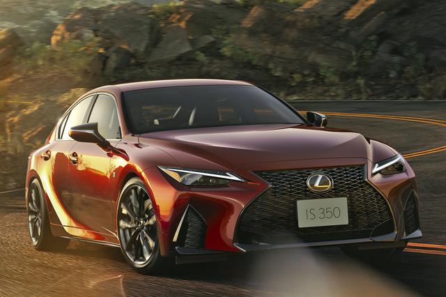 画像: Fスポーツは、専用のスピンドルグリルやリルロア部のエアインテークなどで、さらに精悍な顔つきとなる。