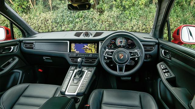 画像: 新世代になり大型化されたPCMや進化したポルシェコネクトが大きな特徴。