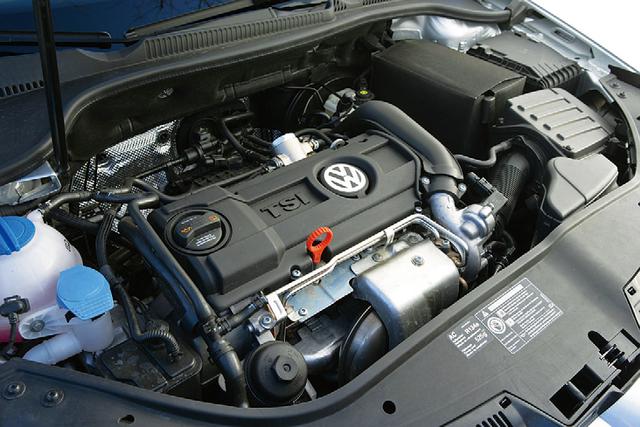 画像: 122ps仕様のTSIエンジンは、排気量は1.4LとツインチャージャーTSIエンジンと同じだが、スーパーチャージャーが省かれたシングルターボエンジンとなる。