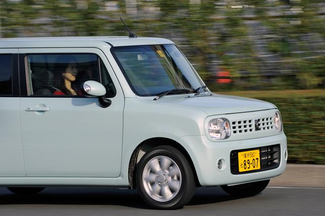 画像: ブラックアウトされたBピラーが特徴的なターボエンジン車のT。Lパッケージはディスチャージヘッドランプ、オートライトシステム、フロントフォグランプを追加装備する。