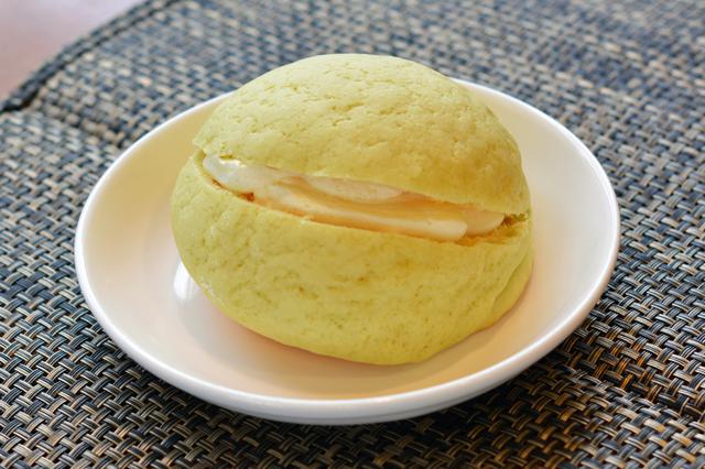 画像: 「ともべベーカリー」の大ヒット商品「究極のメロンパン」(260円)。
