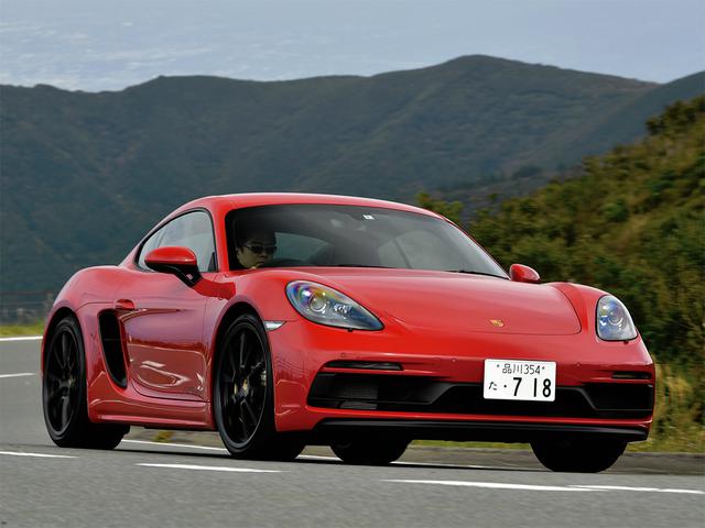 画像: 2ドアクーペボディの718ケイマンGTS4.0。シャープなノーズ形状と流麗なルーフラインが特徴で、ミッドシップスポーツとしての威厳を感じさせる。
