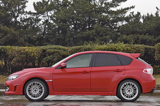 画像: ボディサイズや外観は、2Lターボ+6速MTのWRX STIと変わらない、適度にコンパクトなサイズもいい。