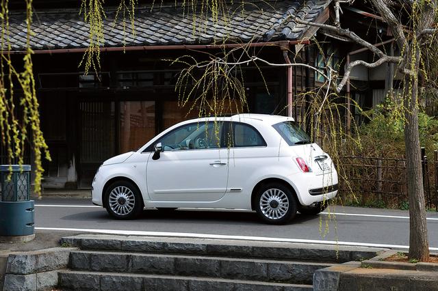 画像: 2008年2月に日本に上陸したフィアット500。1957年に登場した「ヌーヴォ500」の個性を引き継ぎながら時代にあわせてアップデートされた。