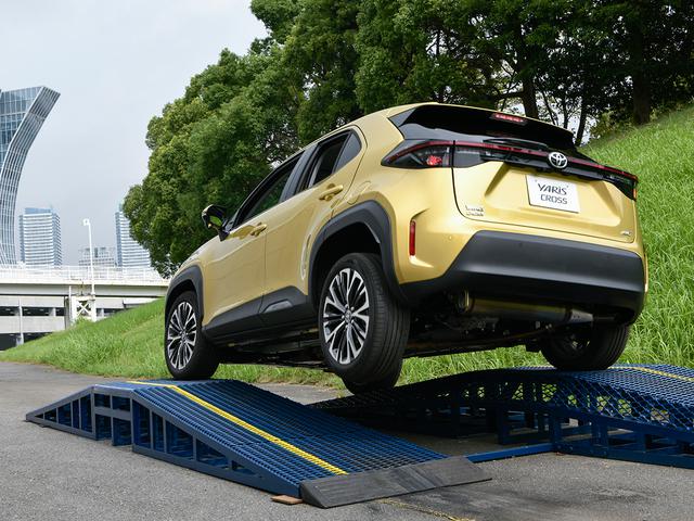 画像: ハイブリッドのE-Four、ガソリンの4WDでバンクやモーグルなどの特設コースも試乗。