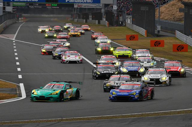 画像: JAF-GT勢がトップ3を形成しレース序盤をリードする。