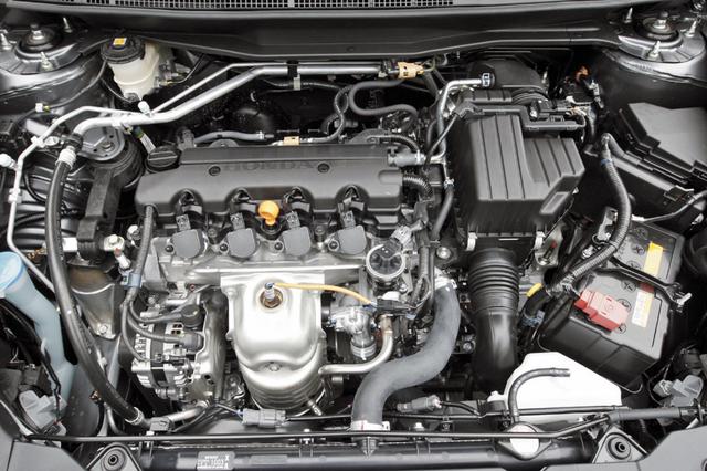 画像: エンジンはマイナーチェンジ前と基本的に同じ。2LのSOHC i-VTECはCVTと組み合わされるのも変わらない。
