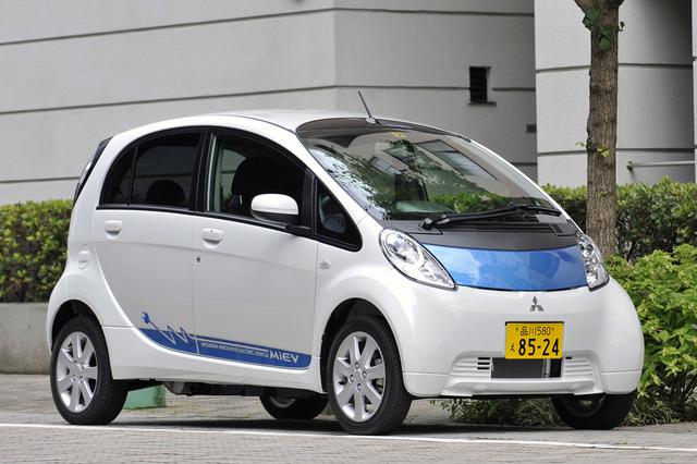 画像: サイズはエンジン車の iと同じで、軽自動車扱いとなる。税金や保険などの諸費用も安く済むのはありがたい。