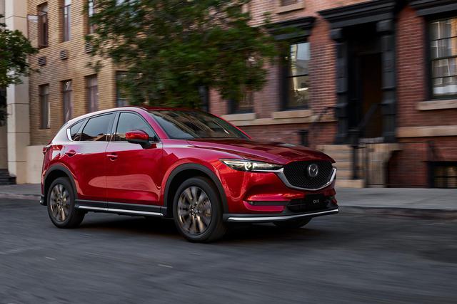 画像: CX-5(写真)とCX-8は、2.2L直4ディーゼルエンジンの出力向上、そしてトランスミッションの制御変更などにより、パワフルでコントローラブルなパワートレーンとなった。