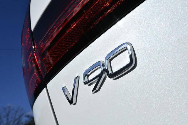 画像: V90リチャージT8は、先進技術に魅せられる層と旧来のボルボファンの双方を満足させる一台と言える。