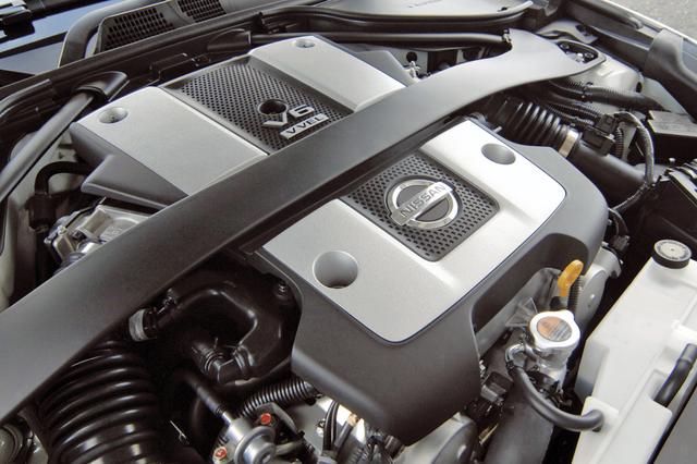 画像: 3.7LのV6 DOHC「VQ37VHR」は、大排気量ならではの大トルク(37.2kgm)を発生しながら高回転まで軽快に吹け上がる。