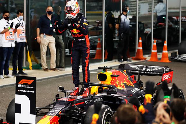 画像: チャンピオンを逃した鬱憤を最終戦で晴らしたフェルスタッペン。ホンダにとってはF1に参戦する最後の一年になる来季に向けて、いい結果となった。
