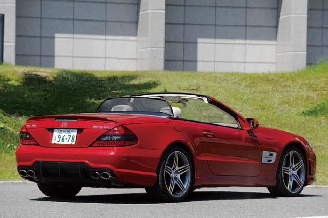 画像: 今回のフェイスリフトでSL55AMGに代わって登場したSL63AMG。SLのフロントマスクはL型ヘッドランプやワイド感のあるバンパー形状などでイメージを大きく変えている。