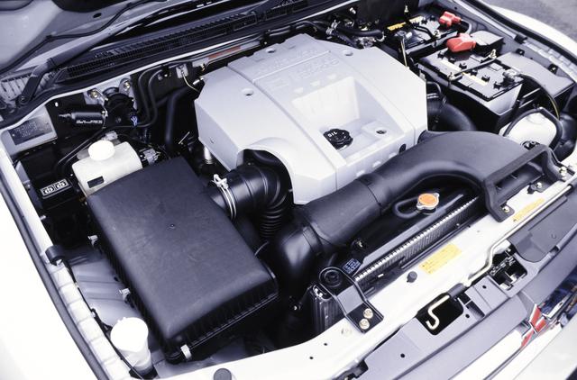 画像: 新開発「4M41型」3199cc 直4ディーゼルエンジンはインタークーラーターボを搭載し、最高出力175ps/最大トルク39.0kgmを発生した。