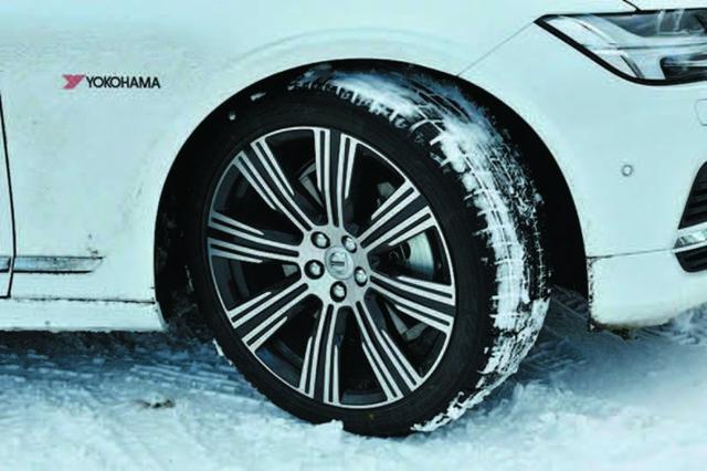 画像: 今回の雪上試乗会ではヨコハマのスタッドレスタイヤ、ice GUARD6を装着。雪道も安心だった。