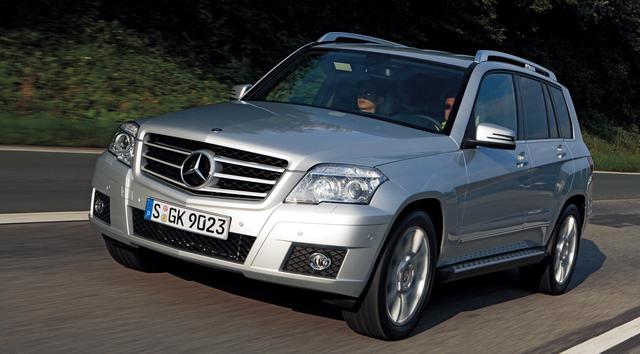 画像: アウトバーンを走行するGLK350 4MATIC。メルセデスらしい安定感のある走りを見せた。