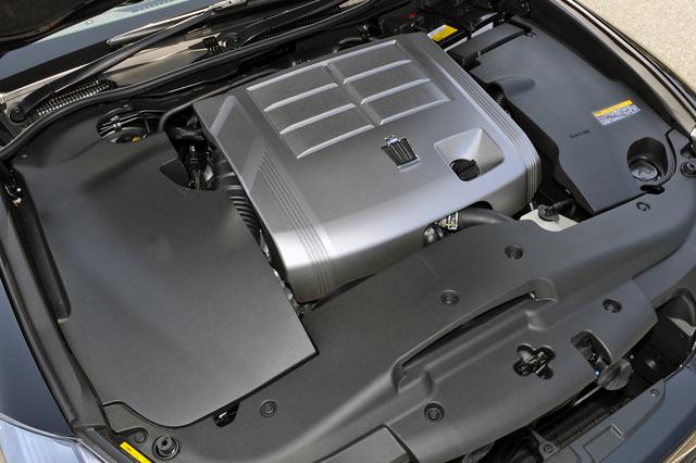画像: 2.5LのV6エンジンはレギュラーガソリン仕様となりパワースペックは少しダウンしたが燃費は向上した。