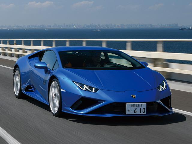 画像: ランボルギーニ車の中でももっとも多彩なラインナップが揃うウラカン。「EVO」世代へと移行する中で、新たに後輪駆動のRWDをクーペ、スパイダーにそれぞれ設定している。自然吸気の5.2L V10ユニットは、4WD仕様に対してややパワーを絞った最高出力610psに抑えられているものの、より軽量なボディと相まってパワーウエイトレシオは2.27kg/psに収まる。0→100km/h加速は3.3秒、最高速度は325km/hを達成する。