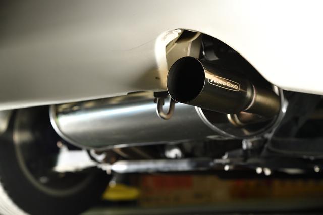 画像: NA系ロードスター全車に装着可能なステンレス製マフラーのパイプ径は直径50.8mm、テール径は70mm。価格8万3000円。