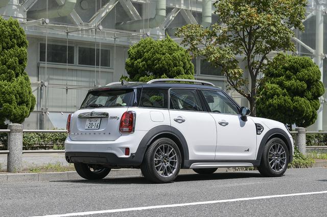 画像: RE-Vは18、19インチを多彩にラインナップ。今回装着したのは型番「RE055」で、18×8.0J、インセット+42、PCDは112.0となる。かなり「ツライチ」な印象。
