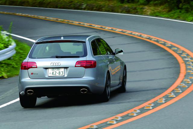 画像: アアウディ RS6アバント。並みのワゴンではないことはすぐにわかるが、ルックス上はそうした凄まじさを安易にはひけらかさない。初代RS6は2002年にデビュー、その2世代目はアバントで登場した。