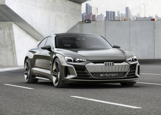 画像: 2019年のジュネーブオートサロンで公開された「e-tron GTコンセプト」。市販モデルでどう変わっているのか興味深い。