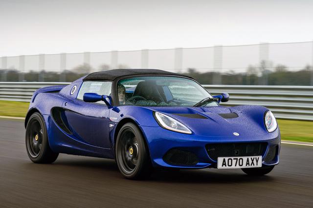 画像: エリーゼ スポーツ 240 ファイナルエディションは922kgまで軽量化され、0→100km/h加速は4.5秒を誇る。