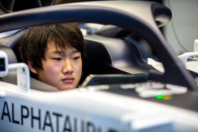 画像: いよいよF1デビューが近づいてきた角田裕毅(アルファタウリ・ホンダ)。どんな走りを見せてくれるのか、楽しみがふくらむ。