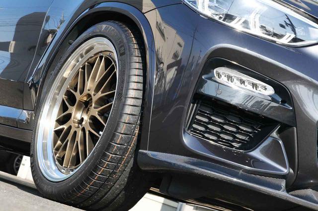画像: BBSの人気ホイール「LM」に設定された限定モデル「LMダイヤモンドゴールド」。輸入車/国産車を問わず幅広いモデルによく似合うBBSらしいデザイン。