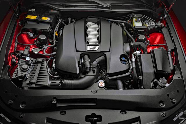 画像: 472hpと536Nmを発生する5LのV8エンジンを搭載。