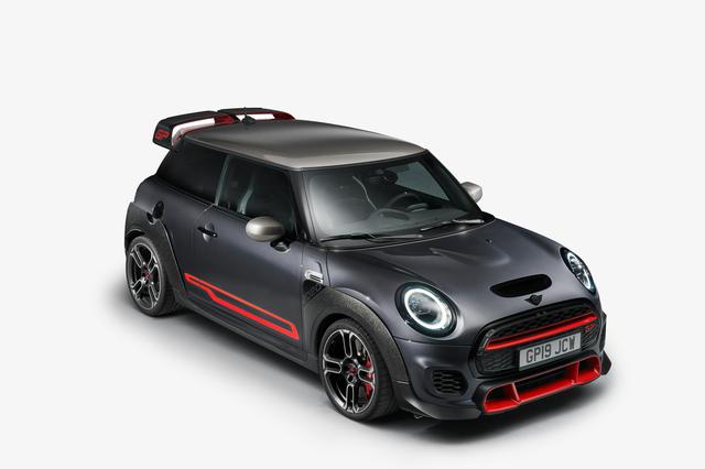 画像: ボディカラーはGP専用の「レーシンググレーメタリック」。日本限定240台で車両価格は576万円で販売された。