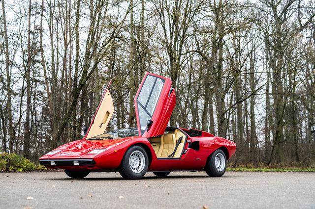 画像: ロッド・スチュワートの愛車だったこともある由緒正しいカウンタックLP400は約1億80万円で落札。