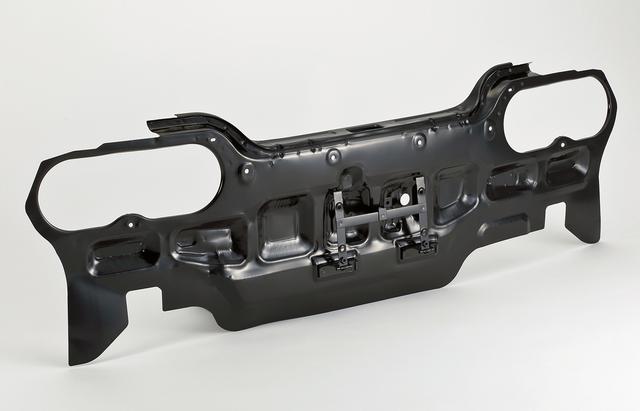 画像: 新技術によって商品化された、R32 GT-Rのリアパネル。