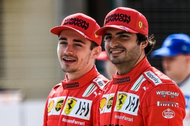 画像: 2020年、不振にあえいだフェラーリはシャルル・ルクレール(左)とカルロス・サインツで復活を期す。