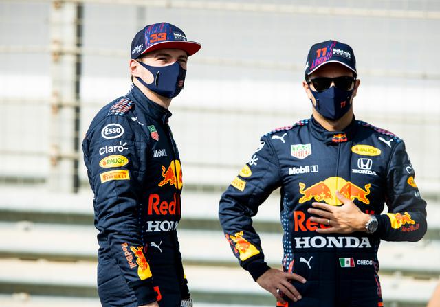 画像: レッドブル・ホンダはマックス・フェルスタッペン(左)とセルジオ・ペレスでタイトルを狙う。