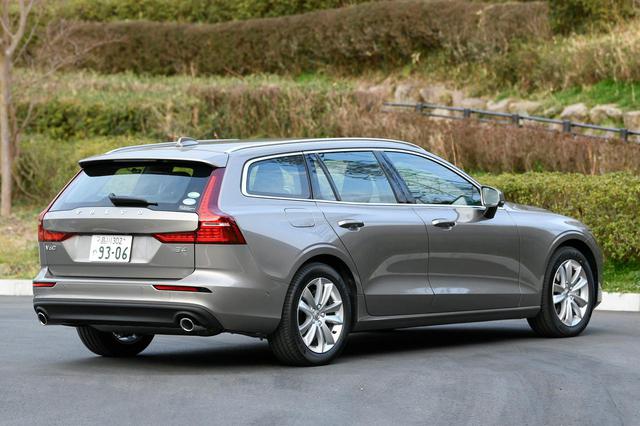 画像: グレードによる装備の差の小さいボルボ V60のリアスタイル。