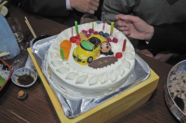 画像: 赤提灯研究会では、貴島さんのマツダ退社時にロードスターケーキが登場したこともあった。