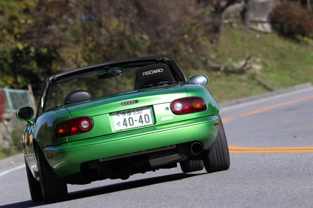 画像: ニーレックスのリアエンドトラスバーもセット。車体後部のねじれ剛性を上げる役割があり、よりクルマとの一体感が増す。