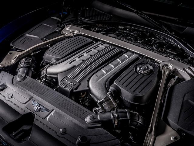 画像: 改良型W12エンジン。最高出力659ps、最大トルク900Nm。