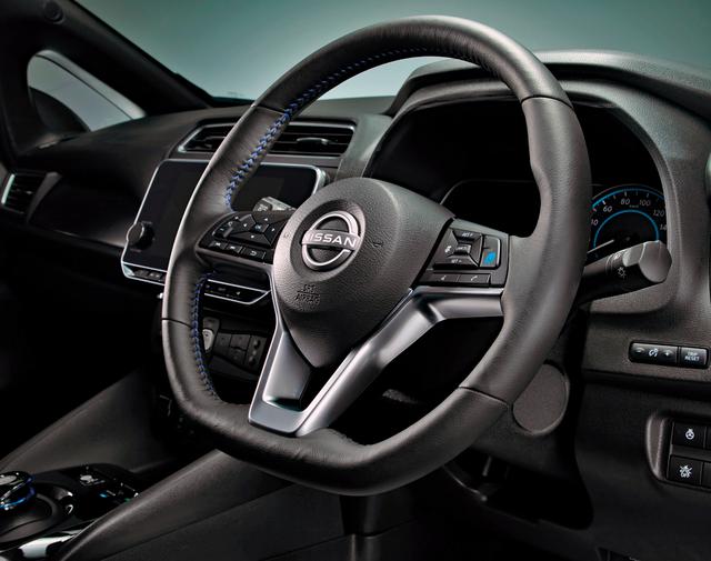 画像: 日産リーフの仕様変更で、一部グレードに新たに採用された抗菌仕様のステアリングホイール。