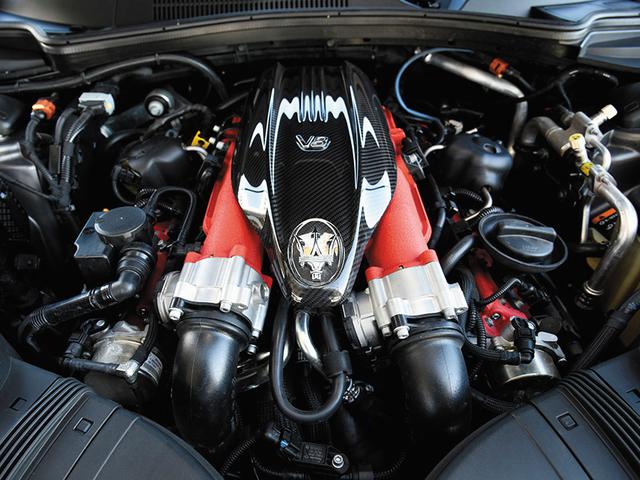 画像: レヴァンテトロフェオに搭載されたV8ツインターボエンジンと同じものだがギブリのFR専用にセッティングされている。