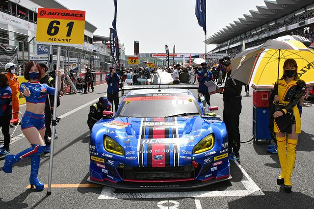 画像: ポールポジションの61号車BRZ、装着タイヤはダンロップ。