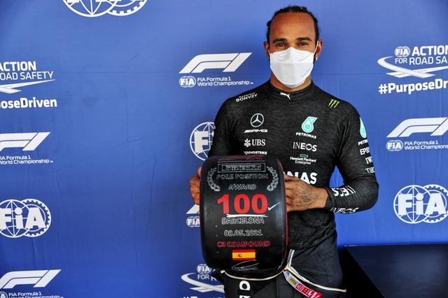 画像: 自身通算100回目の記念すべきポールポジション獲得となったメルセデスのルイス・ハミルトン。