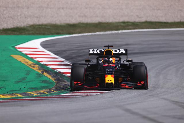画像: 予選Q2で他を圧倒する速さを見せたフェルスタッペンだったが、Q3では惜しくも2番手にとどまる。