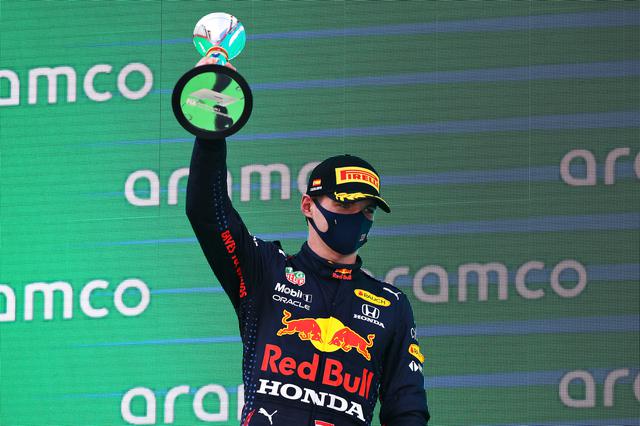 画像: スタートで首位に立ったレッドブル・ホンダのマックス・フェルスタッペンだったが、ハミルトンを引き離せず終盤に逆転を許してしまった。それでも2位とファステストラップを獲得。